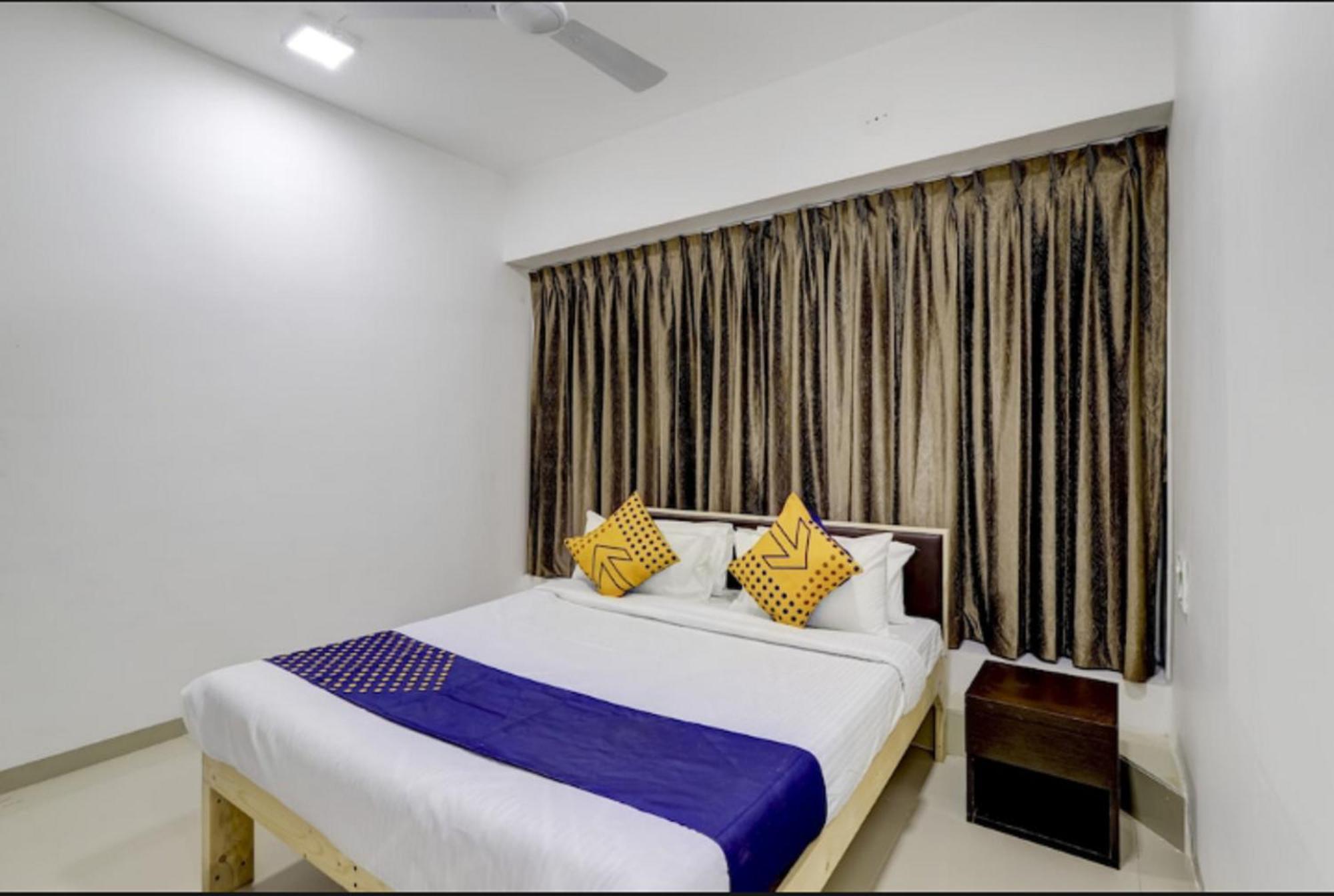 Hotel Nexus Surat Luaran gambar
