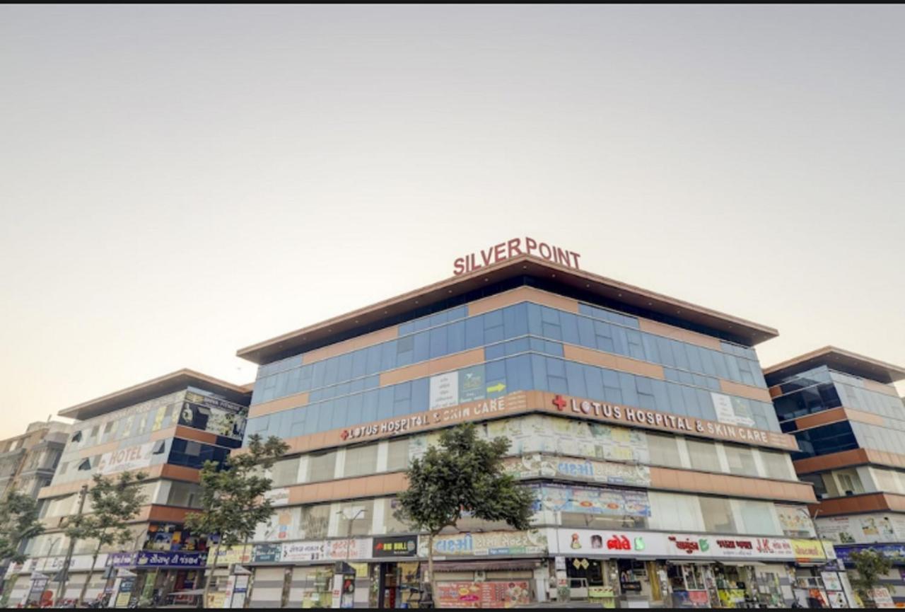 Hotel Nexus Surat Luaran gambar
